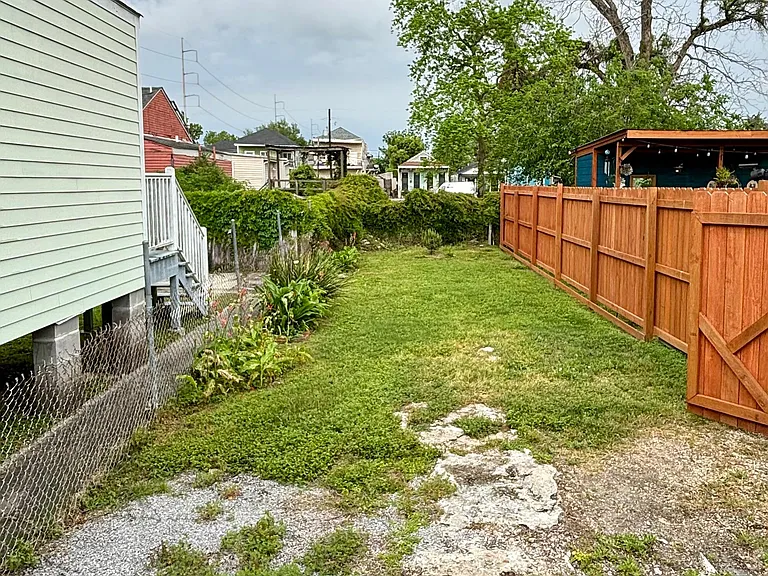 2423 Saint Ann St — Photo 11