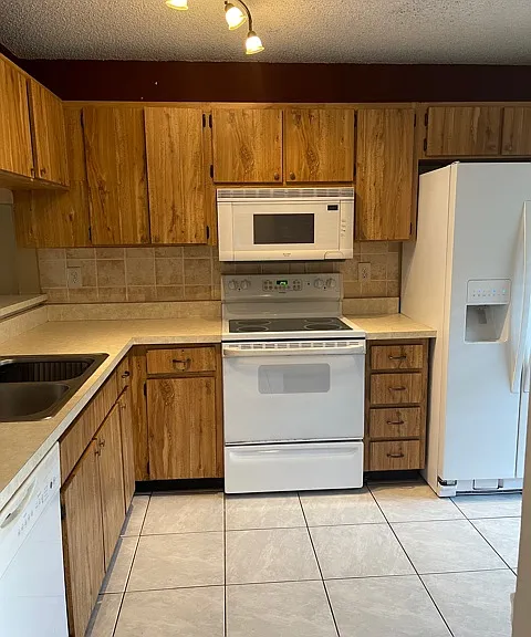300 Kent Pl — Photo 8
