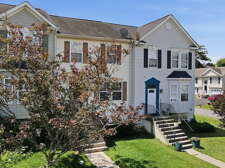 10 Crabapple Ct — Photo 2