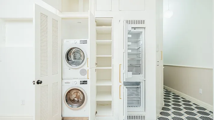 Rented by Nooklyn NYC LLC | media 6