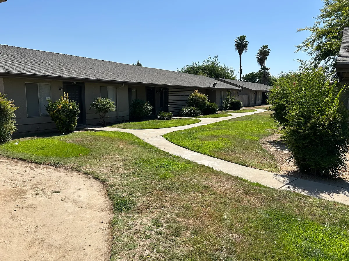 Photo 1 of 10 - Prosperity Manor - Tulare, CA Primary Photo - Prosperity Manor