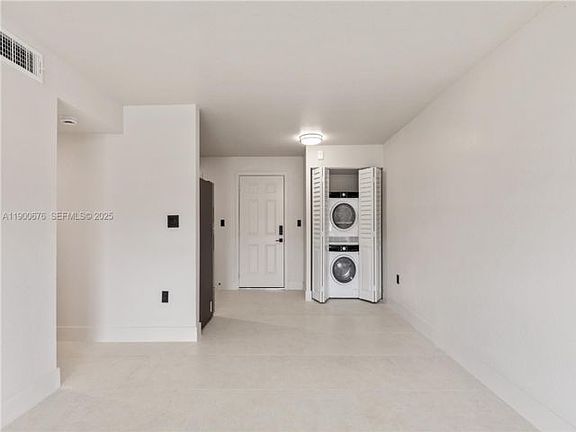 4th image of 106-13200 NE 7th Ave #106