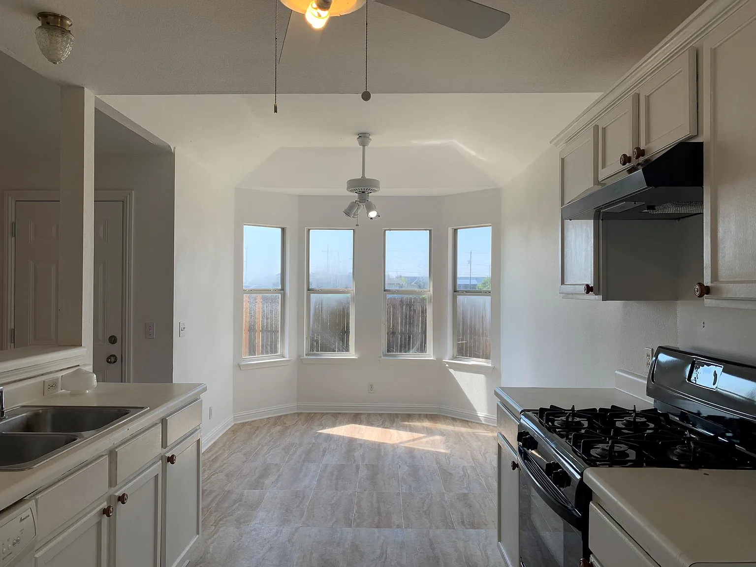 3 bed, 2.0 bath, 1199 sqft, $1,725 — Photo 1