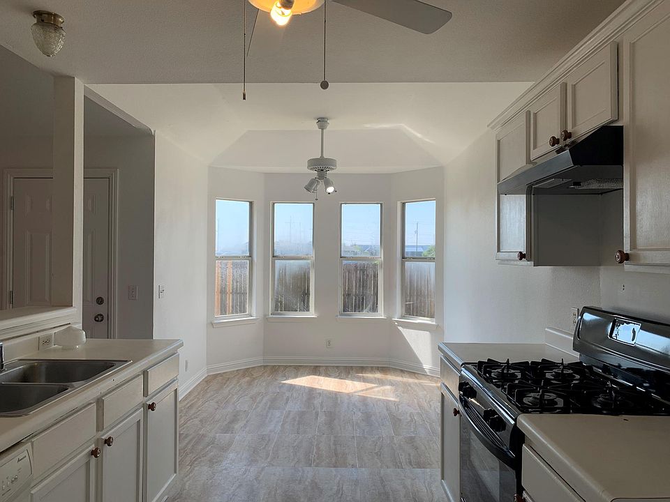 1st image of 210 Evergreen Cir