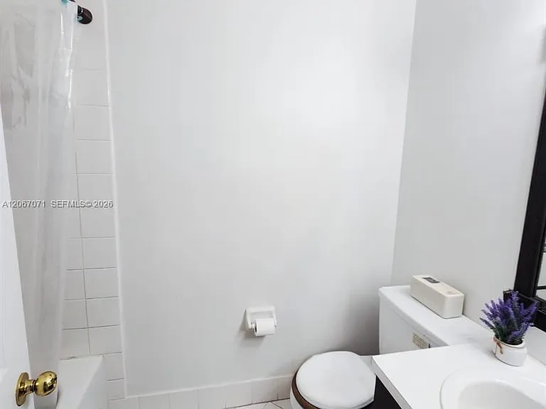 1067 NE 41st Pl — Photo 9