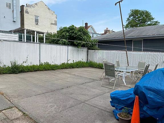 3rd image of 316 McClean Ave