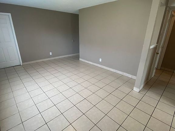 4th image of 207 Sky Vue Dr APT B