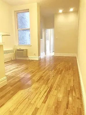 4th image of 423 E 83rd St APT 1E