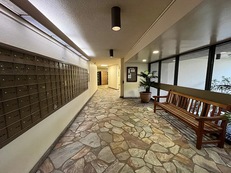 Waialae Ave — Photo 14