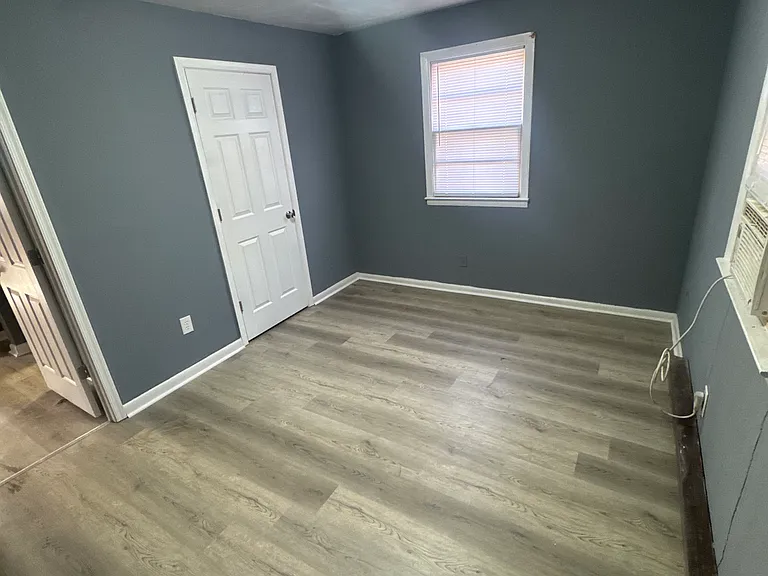 1210 Reservoir Ave #4 — Photo 3
