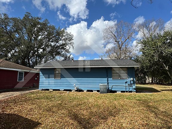 3rd image of 2111 Avenue G