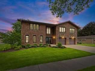 1227 S Highland Ave, Arlington Heights, IL 60005