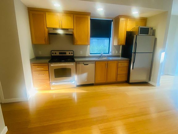3rd image of 660 King St Unit 464
