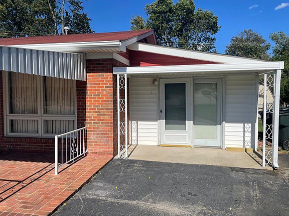 Front drive showing sunroom entrance