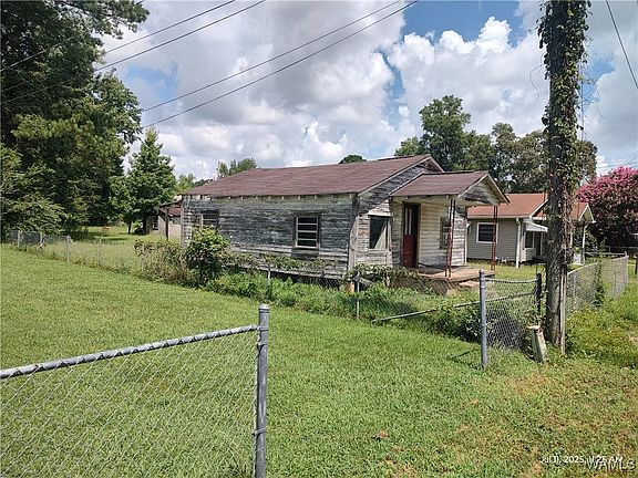 3rd image of 3230 Taylor Cir