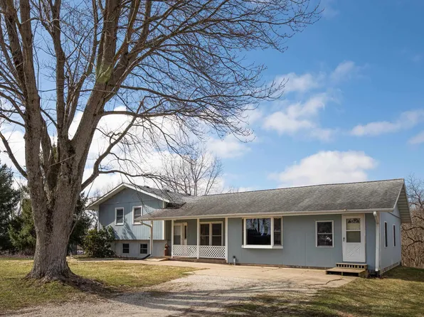 22025 N Maher Rd, Princeville, IL 61559