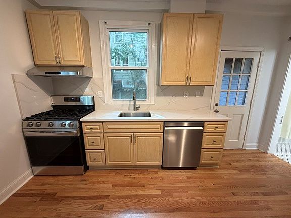 2nd image of 454 N Highland Ave NE #1