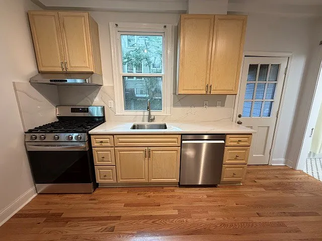 454 N Highland Ave NE #1 — Photo 2