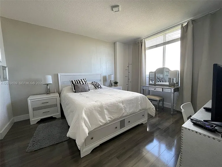 18800 NE 29th Ave #1004 — Photo 7