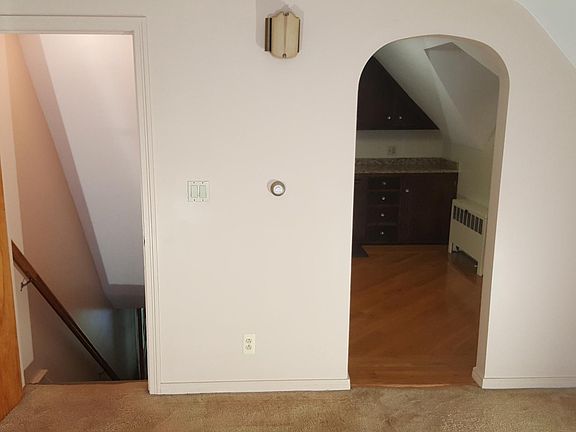 3rd image of 42 Moreland Ave Floor 2