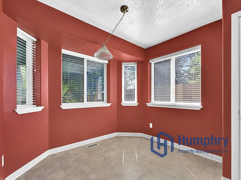 157 W Rockford St — Photo 8