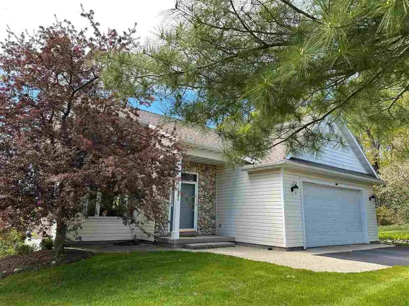 6680 Hillside Dr, Harbor Springs, MI 49740