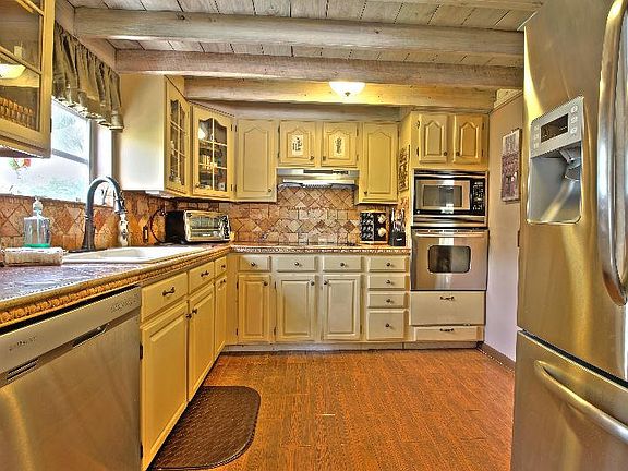4th image of 421 Virginia Dr