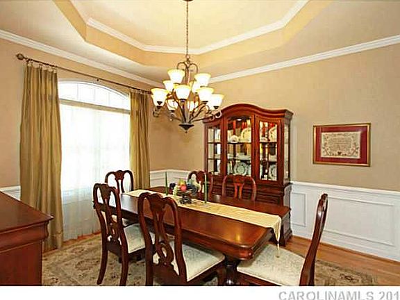 4th image of 165 Canopy Oak Ln