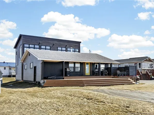 30 Pelican Ave, Beaubassin East, NB E4P 7Z4