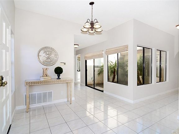 3rd image of 7638 Quimby Ave
