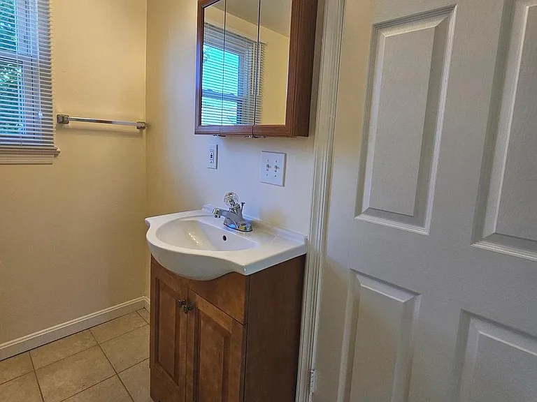 1119 N Stuart St #B — Photo 29