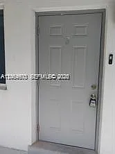 214 SE 8th St #3 — Photo 2