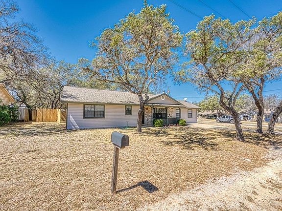 3rd image of 500 Liveoak Dr