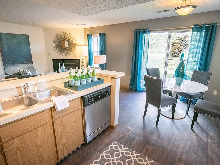 Perimeter Lakes Apartments — Photo 36