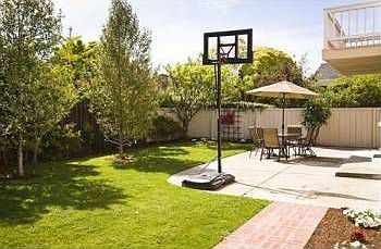 2nd image of 910 Laguna Cir