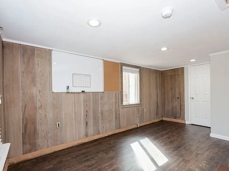 88 Southgate St — Photo 30