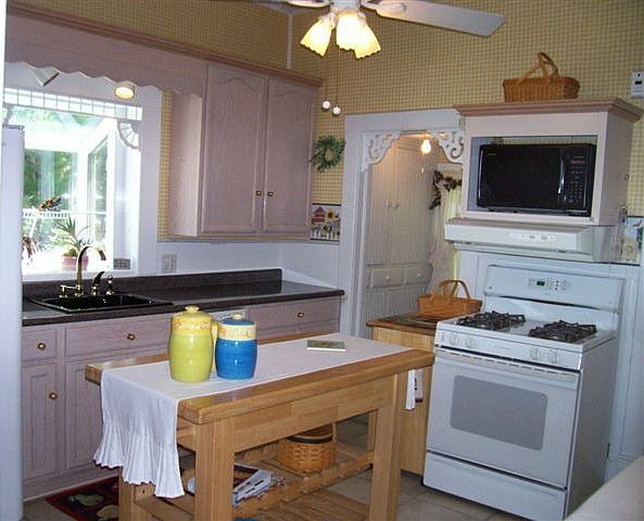 2nd image of 1615 2nd Ave