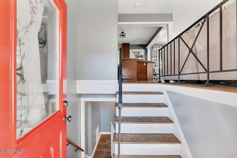 4th image of 36 Evergreen Avenue