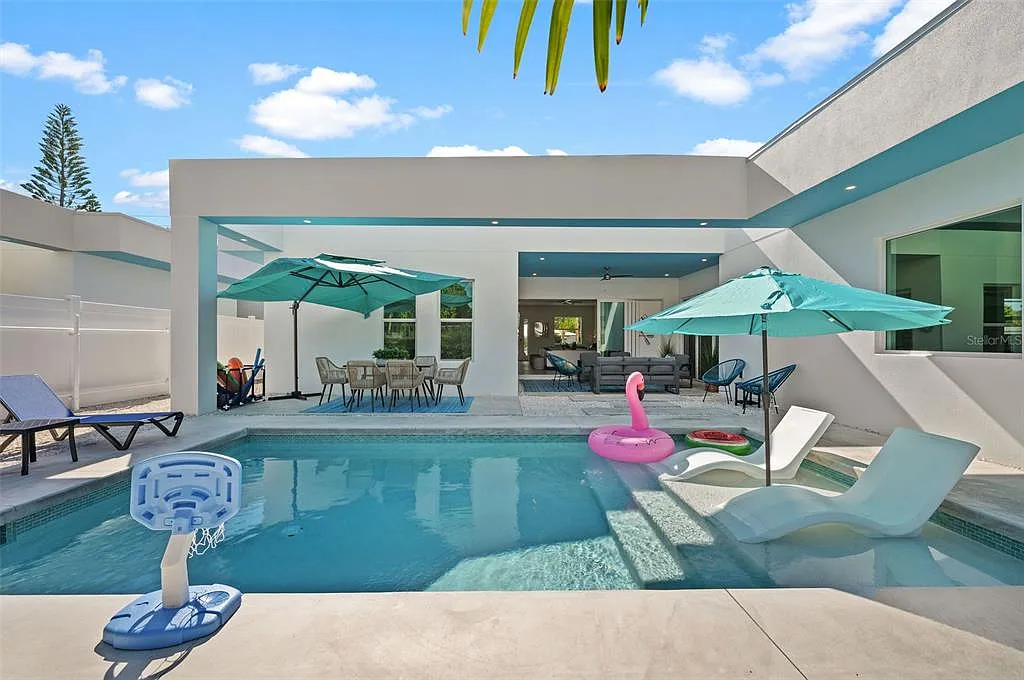 4 bed, 3.0 bath, 2300 sqft, $7,000 — Photo 2
