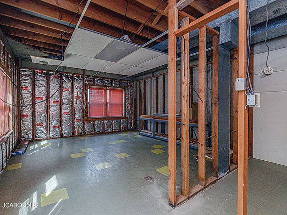 5th image of 2112 Oakridge Dr