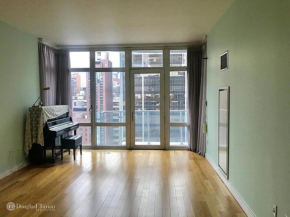 4th image of 555 W 59th St APT 16E