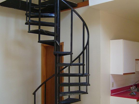 3rd image of 731 Ashland Ave APT 7