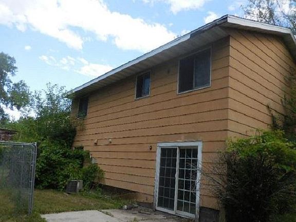 2nd image of 798 Manor St
