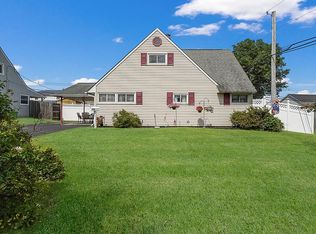 26 Rustleaf Ln, Levittown, PA 19055