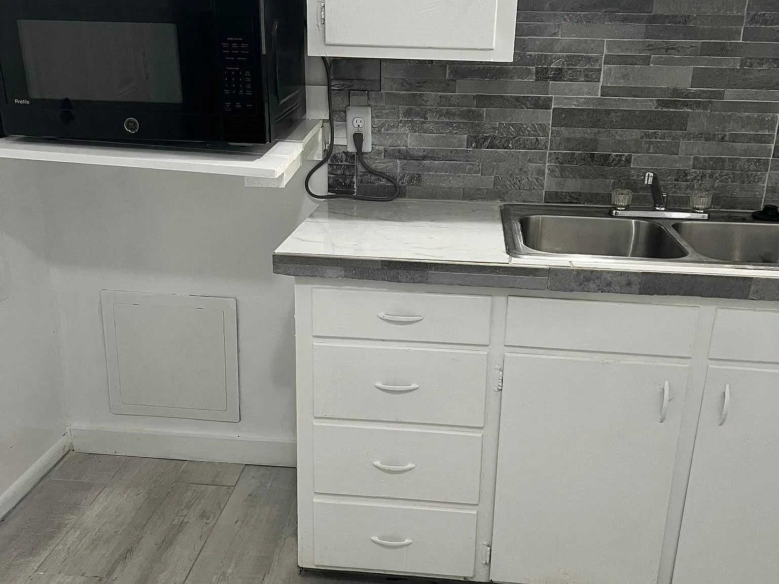 624 Park Ln — Photo 4