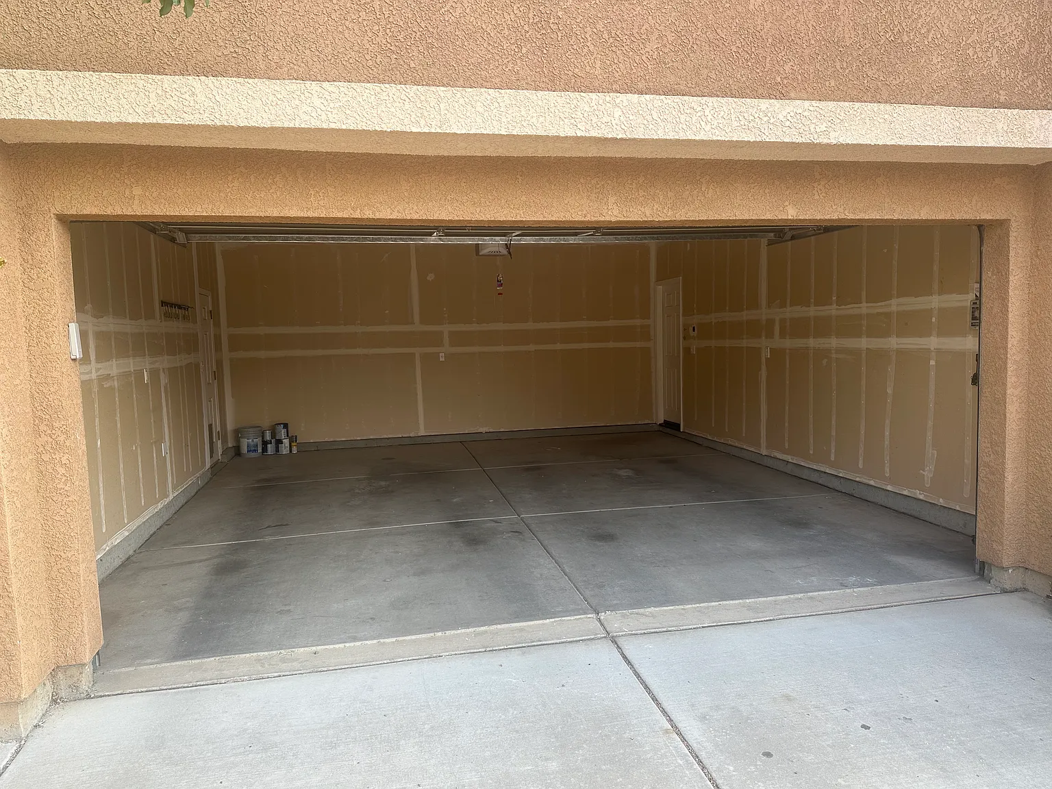3 bed, 2.5 bath, 1699 sqft, $2,400 — Photo 3