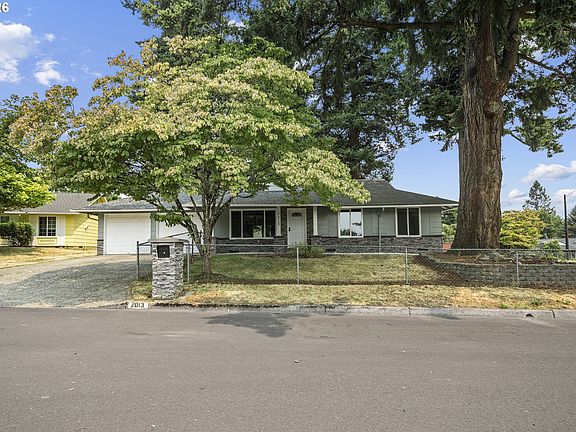 2nd image of 2013 NE Roberts Ct