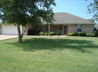 901 E 10th St, Grove, OK 74344