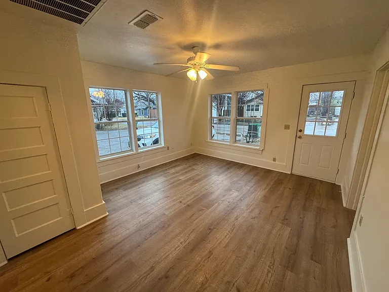467 N Paddock St — Photo 4
