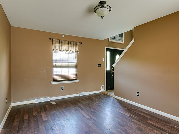4th image of 40 Orchard Crest Dr
